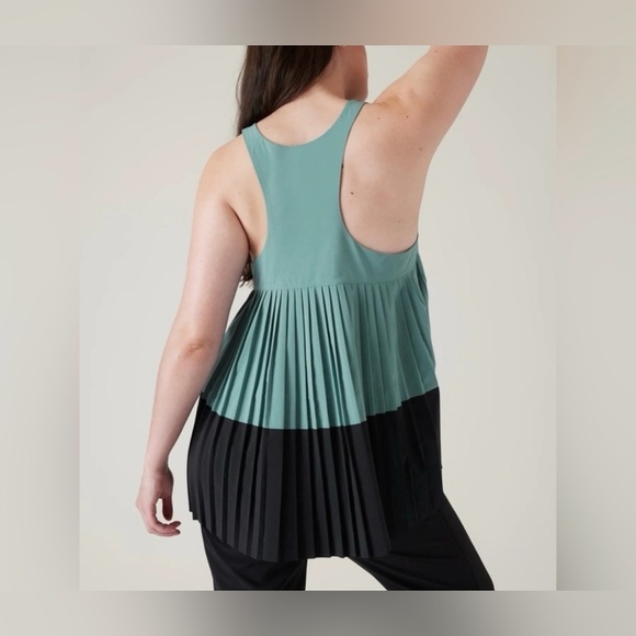 Athleta NWOT Tank Top High-Low Swing Tank with pleats size M - Picture 8 of 8